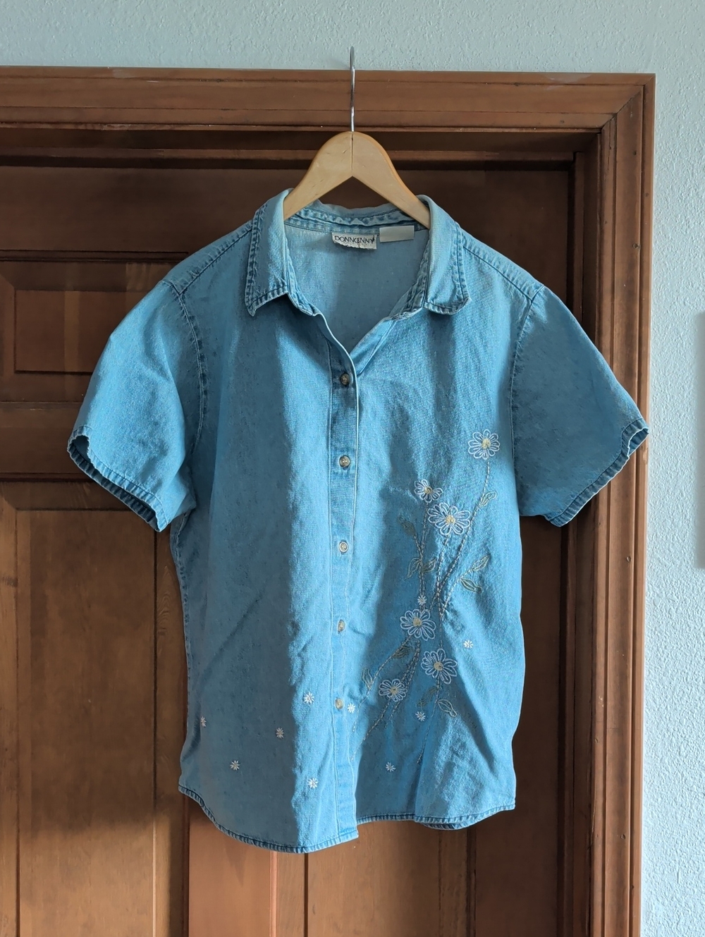 Vintage SOFT Light Blue Denim Short-Sleeve Shirt with Floral Embroidery